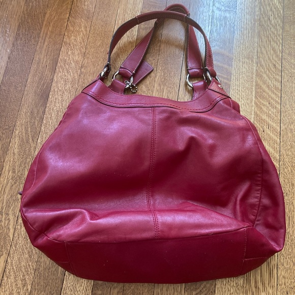 COACH G1069-F15075 large red leather soho handbag - Picture 2 of 3